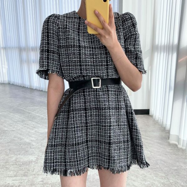

2021 new early spring retro round neck hem fringe design tweed dress with belt women 98mq, Black;gray