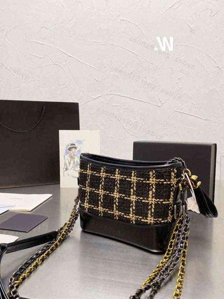 

with folding gift box women's leather black wandering one-shoulder messenger bag size 20cm