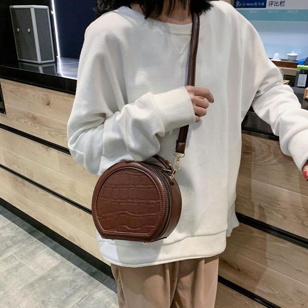 

2020 new fashion wild messenger bag women handbag crocodile pattern bag female korean vinatge small round d52