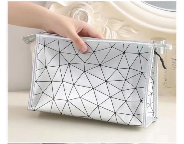 

2020 new cosmetic bag portable waterproof moistureproof cosmetics storage bag travellingbag