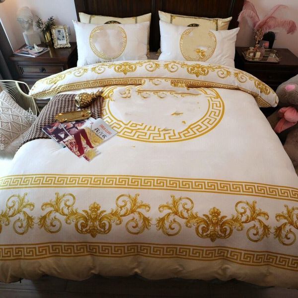 

2021 gold bedding sets baby velvet  size designer bedding 4 pcs set home decoration luxury winter bedding for home