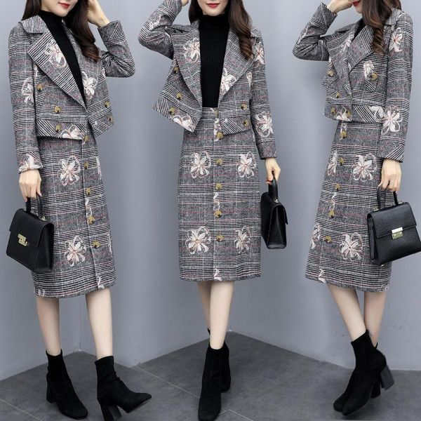 

women's tracksuits 2021 spring and autumn large size two-piece skirt western style short plaid woolen coat fashion suit, female, Gray