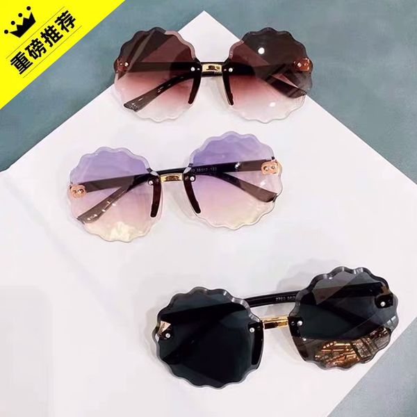 

korean version of children's girl boy fashion anti ultraviolet gradient glasses sunglasses 8 years old, White;black