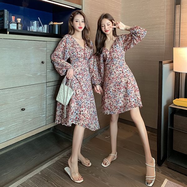 

early autumn 2020 floral skirtfemale medium length platycodon v-neck chiffon early autumn 2020 small floral skirtfemale small medium length, Black;gray