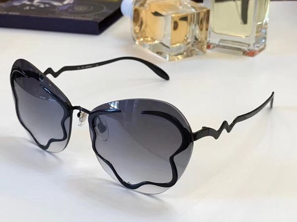 

new luxury 2060 fashion brand sunglasses for women with uv400 protection designer vintage square full frame come with packag, White;black