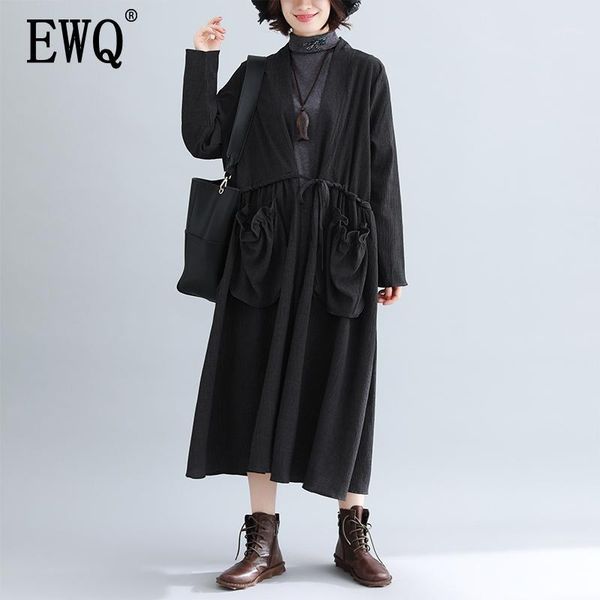 

ewq] 2020 spring new pattern office lady style full sleeve solid color large size loose open stitch v collar windbreak 8741, Tan;black