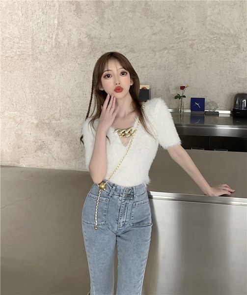 

g850u 7363fluffy fit fit with u-neckline metal button high waist short knitted sweatersweater 7363fluffy slim slim u-neckline with metal but, White;black