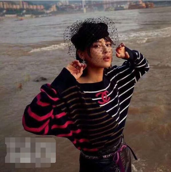 

2020 the same style light luxury trend small jacquard with a character style to reduce age stripe knitwear, White;black