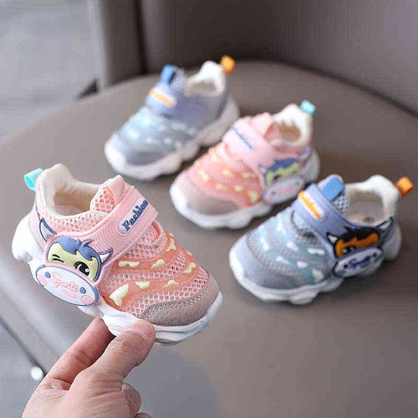 Yaz Yeni Toddler Erkek Kız Mesh Hava Sneakers Bebek İlk Yürüyüş Kurucular Ayakkabı Pembe Mavi Sevimli Amial İnek Spor Ayakkabı Rahat Sandalet G0211