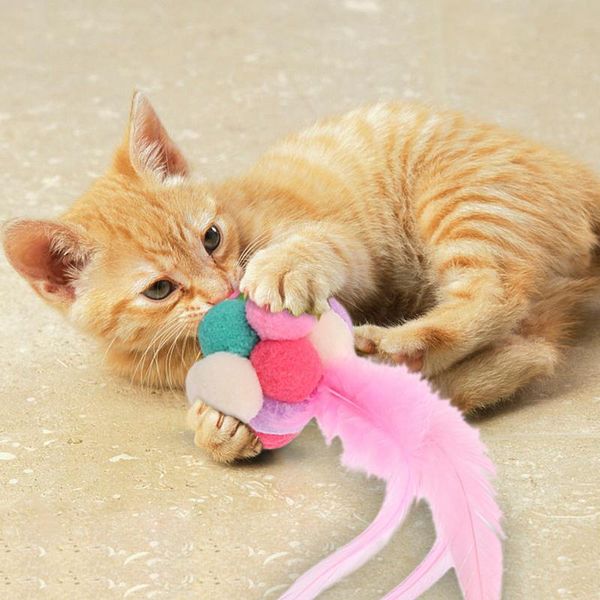 

1шт зоотоваров cats игрушки catnip болл звук писк игрушка красочные перо плюшевый белл забавный кот игрушки для кота kitty дешевые игрушки w