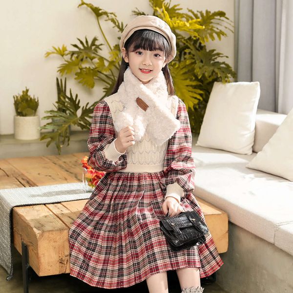 

new with inside girls' french knitted children's princs drs in winter, Red;yellow