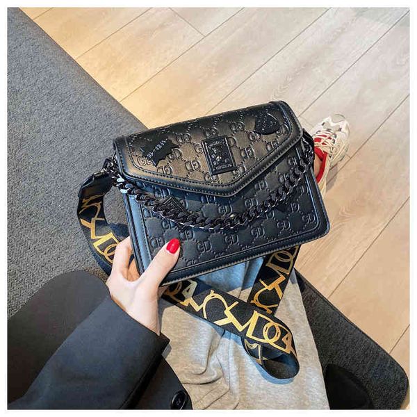 

2022 factory wholesale new minority texture medal popular fashion net red women's bag ins foreign style versatile one shoulder messenge