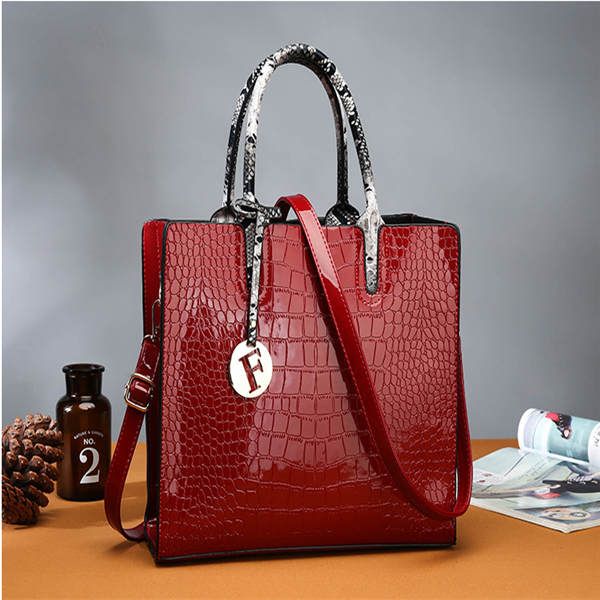 

women 2019 fashion korean version patent leather one-shoulder cross-body bag casual joker crocodile-print handbag trend, Black;red