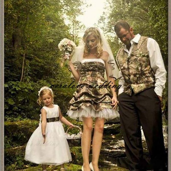 Kurzes Sommer-Brautkleid im Camo-Stil, trägerlos, gerüscht, Reißverschluss hinten, A-Linie, Camobridge-Brautkleid, Brautjungfern-Party-Kleider