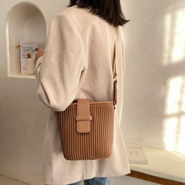

simple fashion new retro fold design bucket bag broadband one shoulder messenger bag