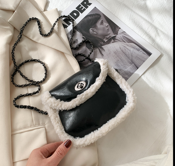 

2020 women waist bag fashion bumbag for woman crackle belt bag lady cross body bag sac banane with lamb hair black qs