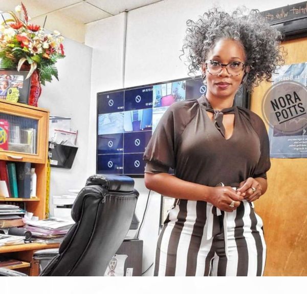 

шикарный серый курчавый фигурная слоеного пони тал реального бразильца наращивание волос клип в мягкой естественно серебристо-серый женщины, Black