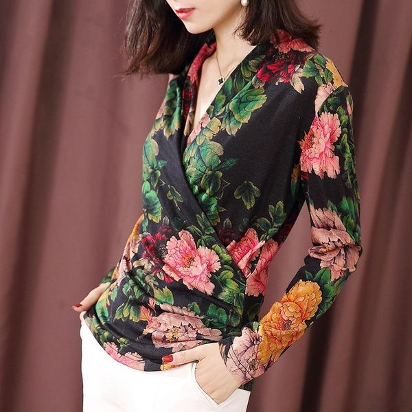 

2020 new spring and autumn women full sleeve elegant print blouse lady office casual v-neck mom vintage