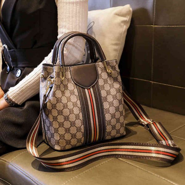 

2022 factory wholesale new model leather women's bucket single shoulder small versatile wide belt red portable messenger bags