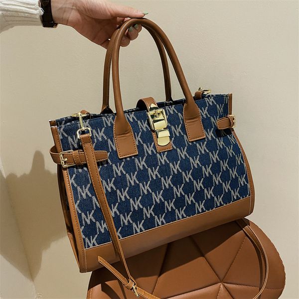 

ladies shoulder bag large-capacity horizontal printed leather handbag this years popular letter contrast color fashion backpack trend gold b, Black;red