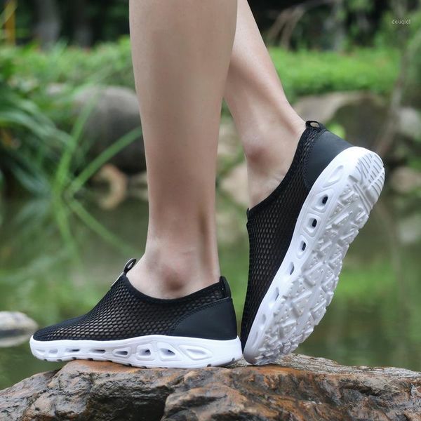 

beach shoes summer 2021 outdoor men breathable water quick-drying sport aqua man walking upstream swimming hiking1