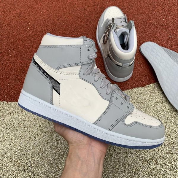 

grey high white og basketball shoes black red mens obsidian unc unc patent fearless chicago jumpman stylist sneakers trainers with box