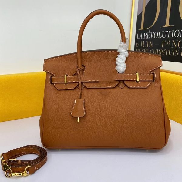 30 cm Luxurys Tasarımcıları Büyük Tote Çanta Kadın Çantalar Çantalar Omuz Moda Marka Altın Donanım Gerçek Orijinal Deri Leydi Debriyaj Zarif Crossbody Bag
