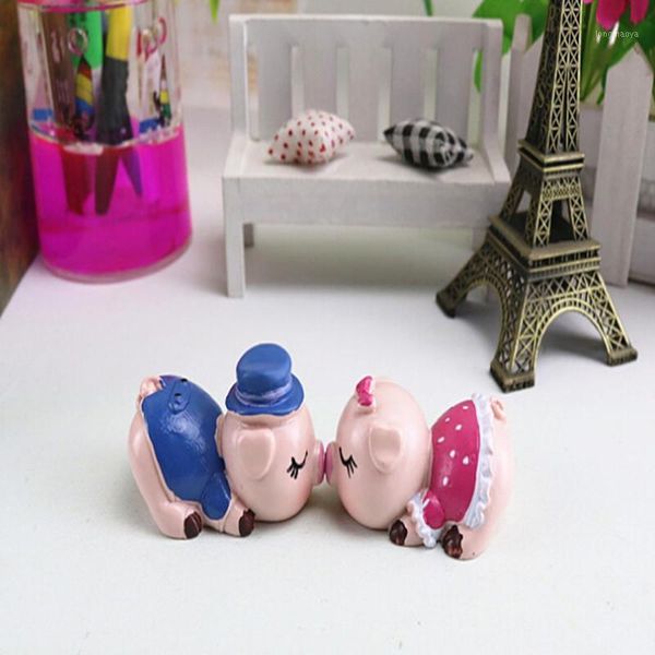 

creative 2pcs creative resin pigs miniature ornaments couple pigs figurine crafts car decorations animal figurines1
