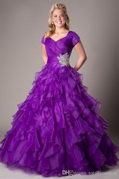 Abiti da ballo viola Modest Prom Abiti con maniche a cappuccio lungo Corsetto posteriore Pieghettato Ruffles Organza Modest Adolescenti Formale Party Prom Dresses Gowns