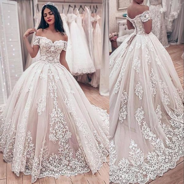 Günstige sexy Ballkleid-Hochzeitskleider, schulterfrei, arabische Spitze, Applikationen, Perlen, ärmellos, Korsett-Rücken, Hofzug, Tüll, formelle Brautkleider