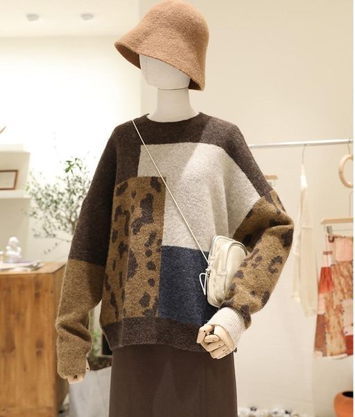 

2021 new autumn long sleeve jumper knitted loose fashion pullover femme leopard hit color sweater, White;black