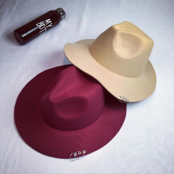 

2017 новый широкий brim pin металлические кольца черный плоский красный войл джазовая шляпа осень зимние шерла боулер для женщин мужчины sqc, Black;white