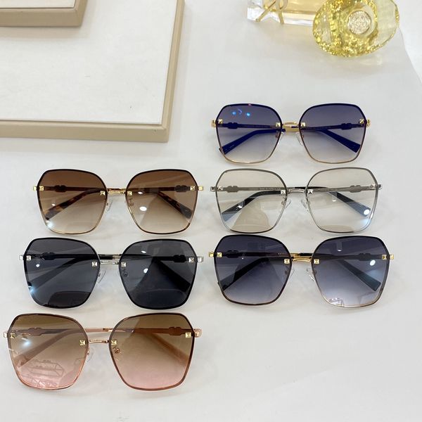 

2021 new european and american sunglasses for men and women, square glasses, rivet decoration, fashion temperament, size 61*15*140