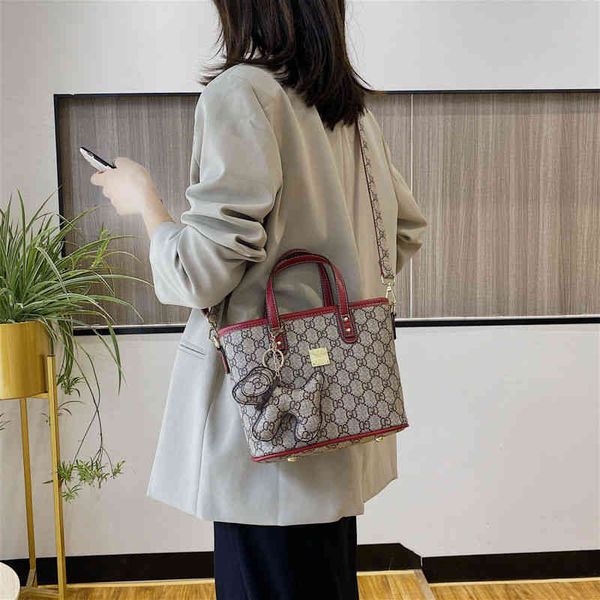 

2022 factory wholesale bucket european and american fashion messenger women's versatile large capacity handbag iq8r