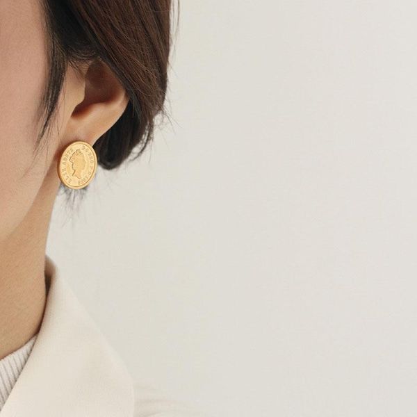 

european and american queen portrait coin round ins retro wild french temperament titanium steel ladies earrings, Golden;silver