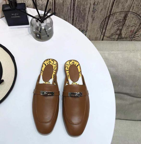 

designer womens slippers luxury brown yellow print metal secoration round head flat heel slippers with box size 35-40, Black