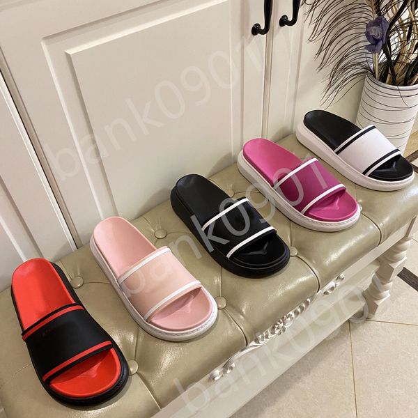 Designs de moda NOVOS PADRÃO MULHERES MULHERES LAPERS DE PRAIA PREÇOS ATRESENTES SALTAS DE SANDALS PLATOS CONFORMO CONFORMO CROCODILE CROCODILE CHURPOS DE CALHO DE CHURO COM TAMANHO DE CAIXA 35-40