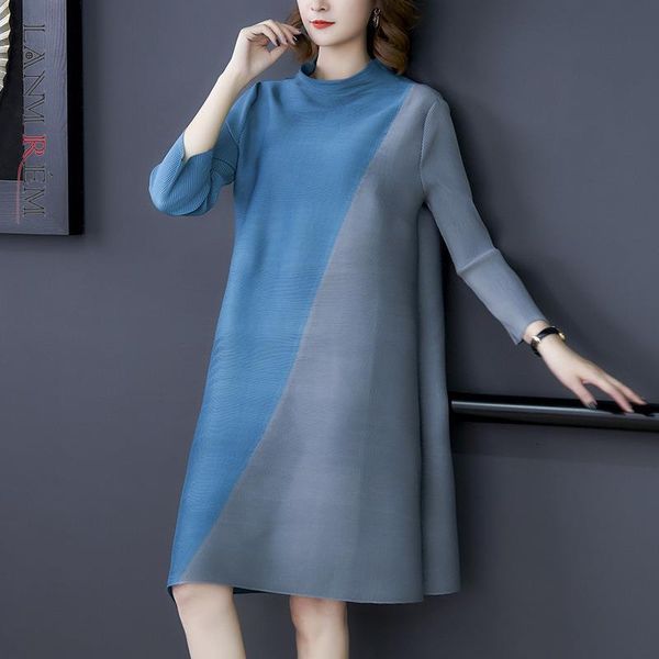 

2021 new autumn stand collar hit color splice mid-length dress women vintage loose casual a-line pleated dress pd753, Black;gray