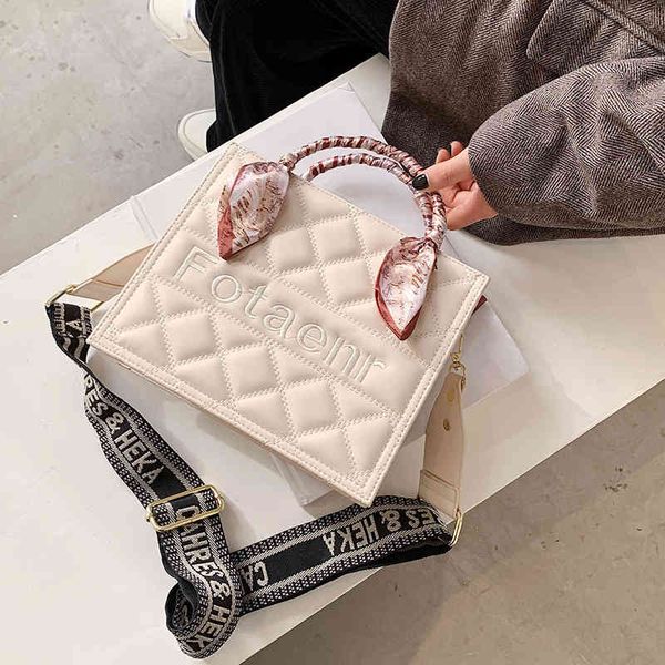 

2022 factory wholesale texture women's new fashion one shoulder messenger net hongling lattice hand-held embroidery small square bag