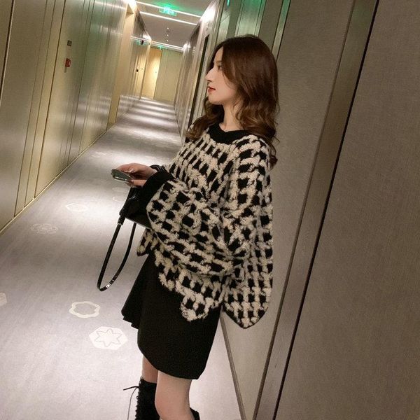 

autumn winter women's 2020 new fashion irregular hem loose crew neck pullover plaid sweater women's thick t-shirt, White;black