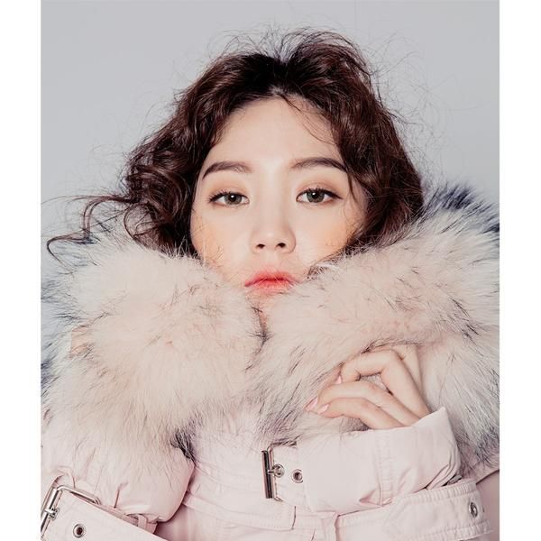 

новая зима 2020 женщина в длинных тяжелых волосах, Black