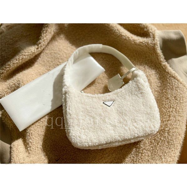 

2021 new luxury designer lamb hair crescent bag hobo autumn and winter one-shoulder armpit baguette bag plush zipper bag