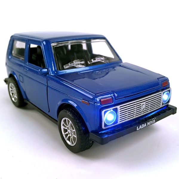 Liga Diecast Car 1:28 Escala Lada Niva 1:32 Escala Praia / 2106 Modelo Veículo Colecionável Brinquedo Puxar Carro com luz de som LJ200930