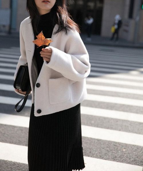 

lamb fur coat v-neck french xiaoxiang ladies style particle sheep shearing cropped top, Black