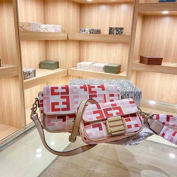 

2022 latest handbag factory store style staff single shoulder diagonal span women's square tidal belt gift large 42 small 39 yuan