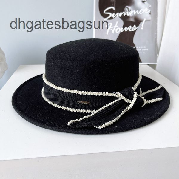 

brand cap carves autumn winter xiaoxiangfeng wool felt hat children's literature art pearl chain ribbon flat solid color versatile basi, Blue;gray