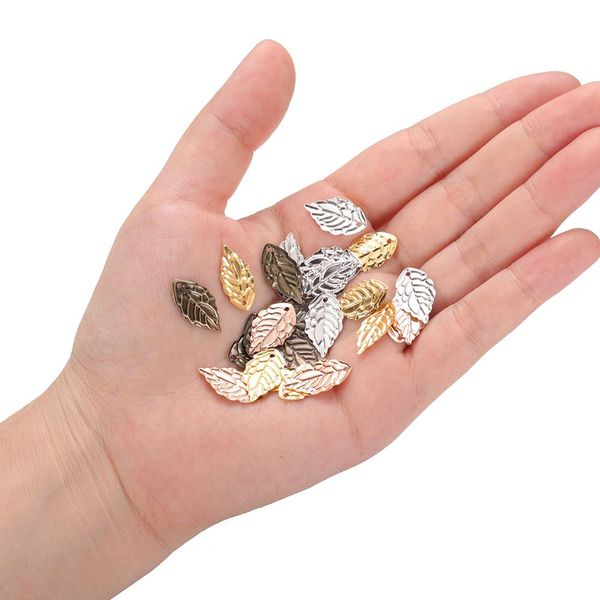 

100 штук / набор 10 * 18 мм металлические подвески листьев формы серьги серьги ожерелье подвеска для diy ювелирных изделий выводит находки п