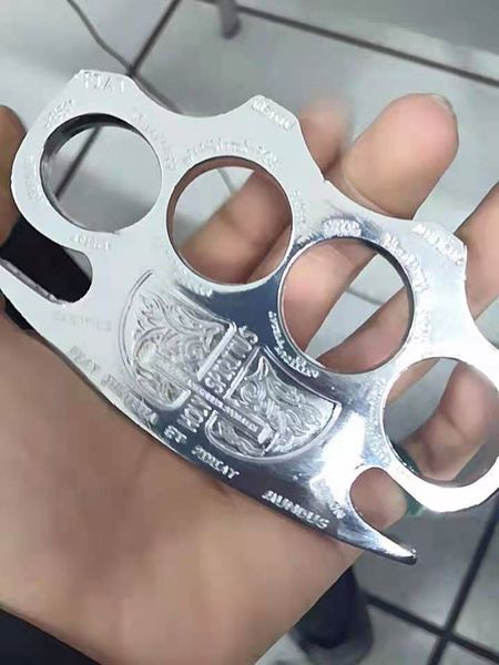 

tiger finger four finger self-defense weapons will hand in hand with the tiger finger fist buckle self-defense fighting supplies equipment48