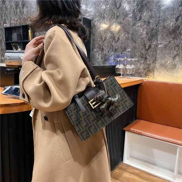 

bag female spring and new versatile small square net red armpit