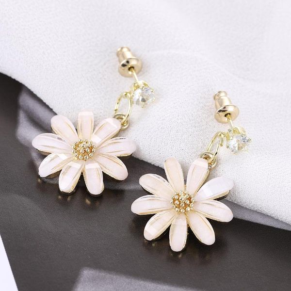 

korean version of the same fashion temperament earrings super fairy simple style new petal earrings fashion flower stud, Golden;silver